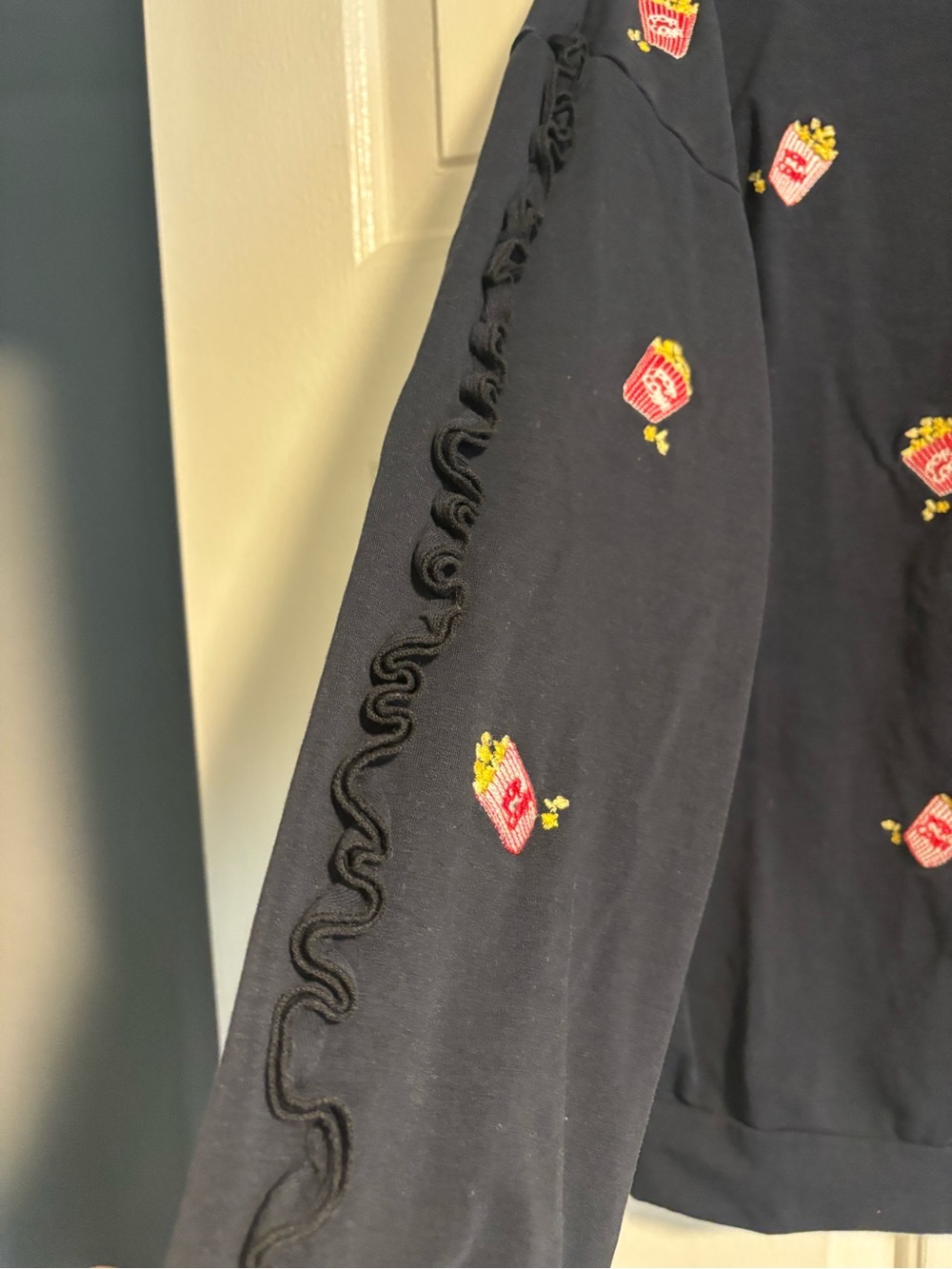 Billy T Black Crewneck Sweatshirt with Embroidered Popcorn - Picture 2 of 6
